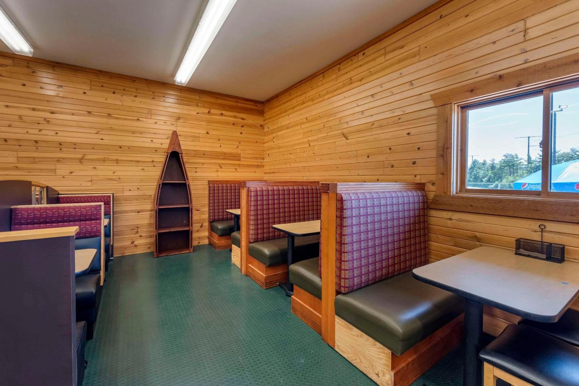 Three Bears Resort Waterpark Near Tomah Ascend Collection Warrens Exteriör bild