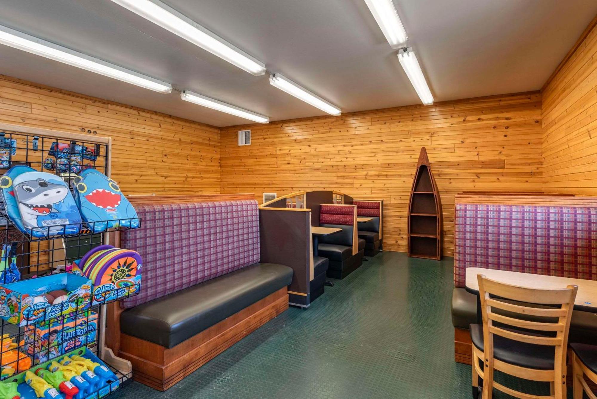 Three Bears Resort Waterpark Near Tomah Ascend Collection Warrens Exteriör bild