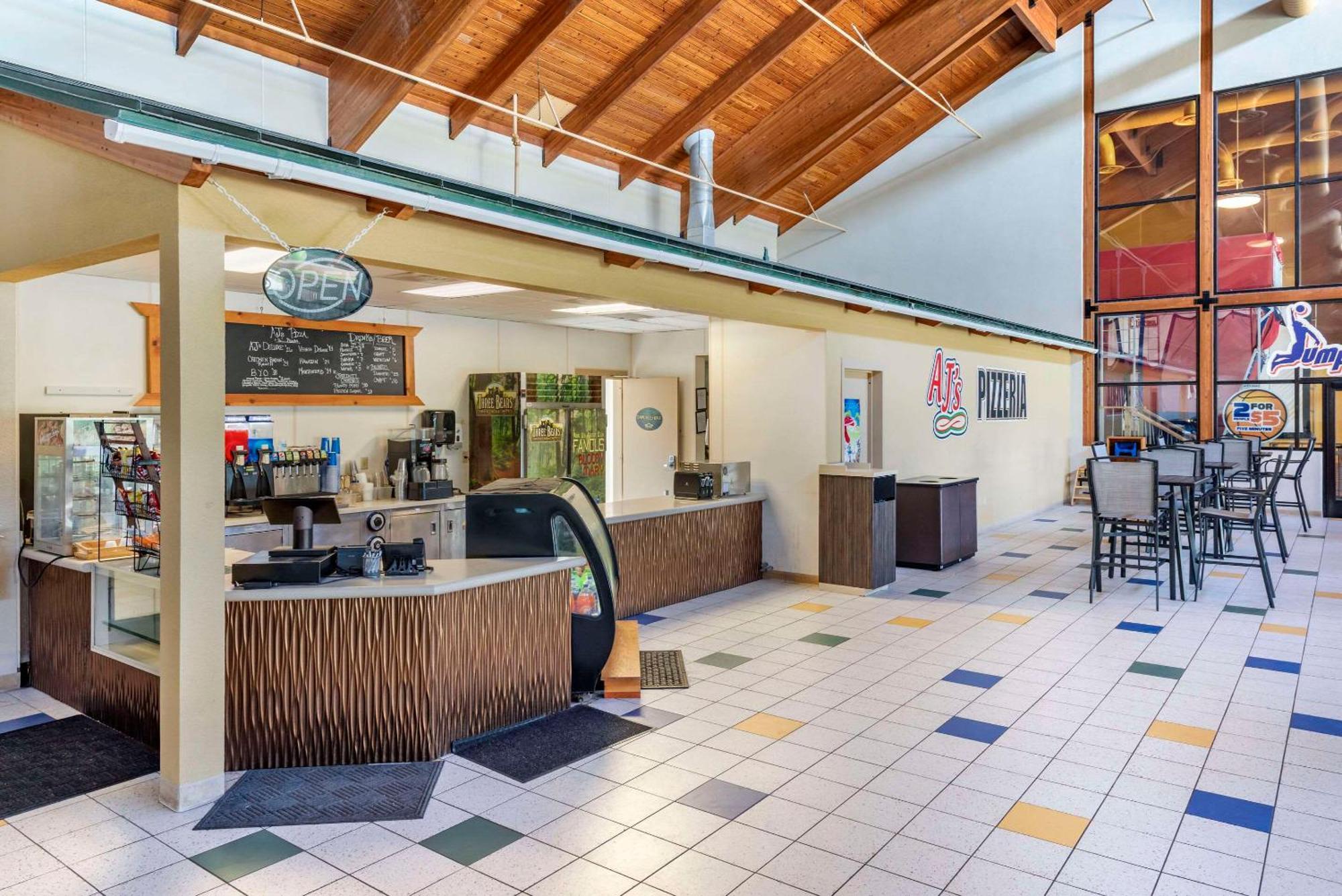 Three Bears Resort Waterpark Near Tomah Ascend Collection Warrens Exteriör bild