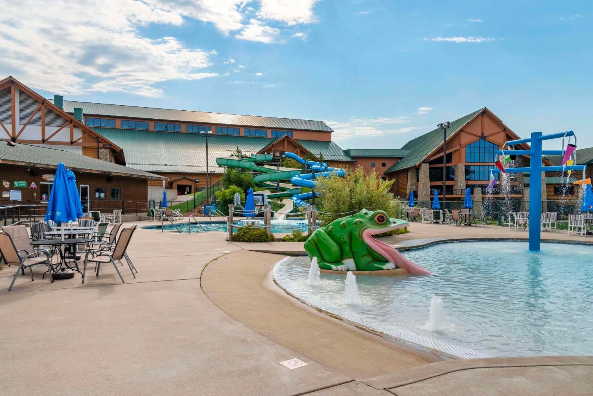 Three Bears Resort Waterpark Near Tomah Ascend Collection Warrens Exteriör bild