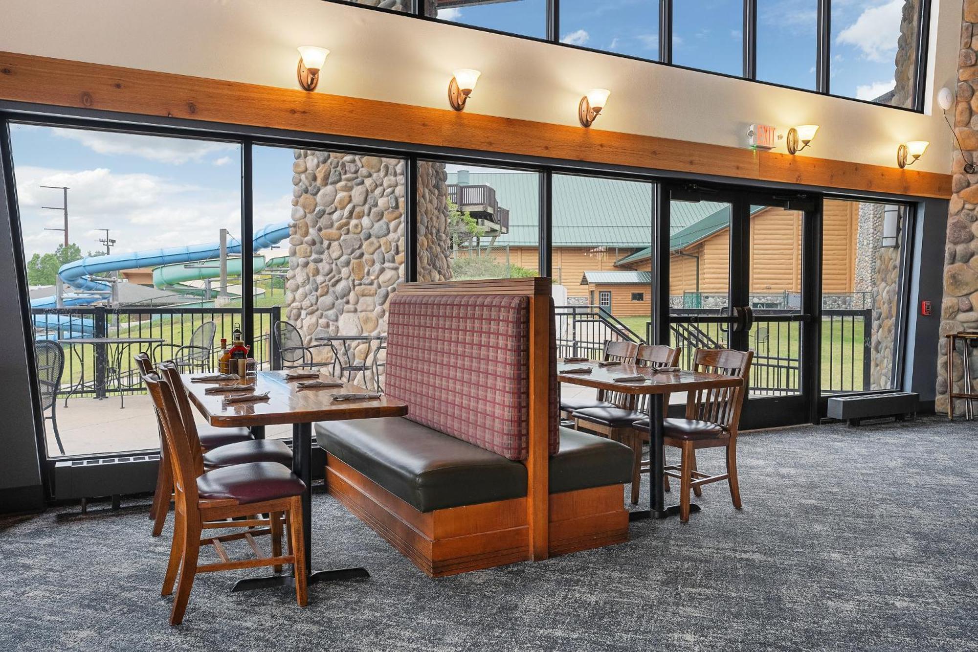 Three Bears Resort Waterpark Near Tomah Ascend Collection Warrens Exteriör bild