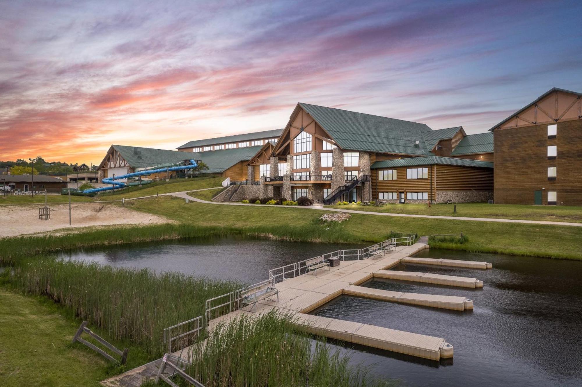 Three Bears Resort Waterpark Near Tomah Ascend Collection Warrens Exteriör bild